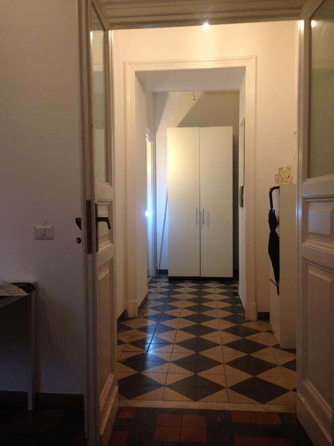 St. John Apartment Rom